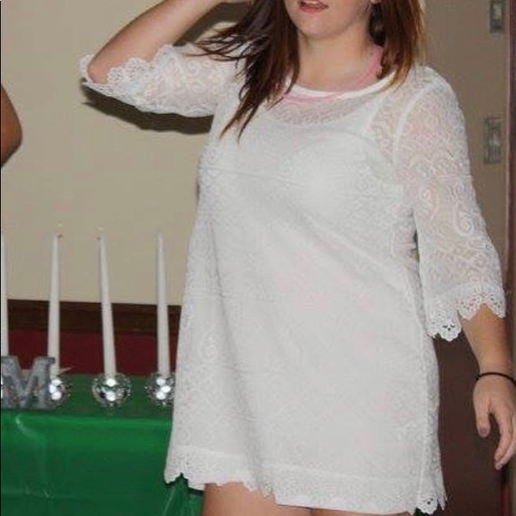 White lace dress - Picture 1 of 4